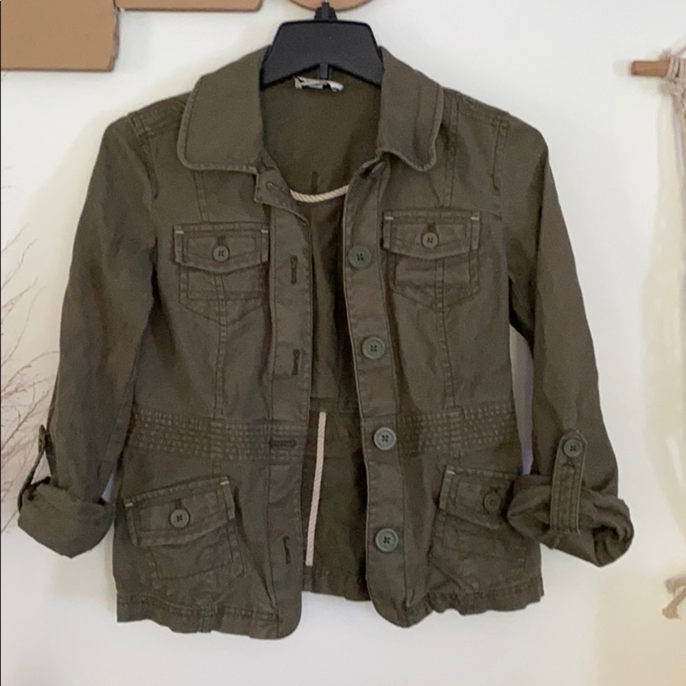 Adorable army green jacket!